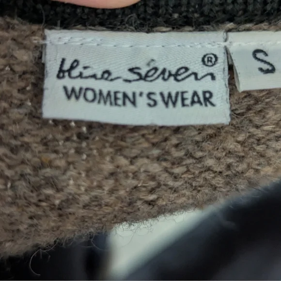 Vintage embroidered folk scene wool vest - Picture 5 of 10